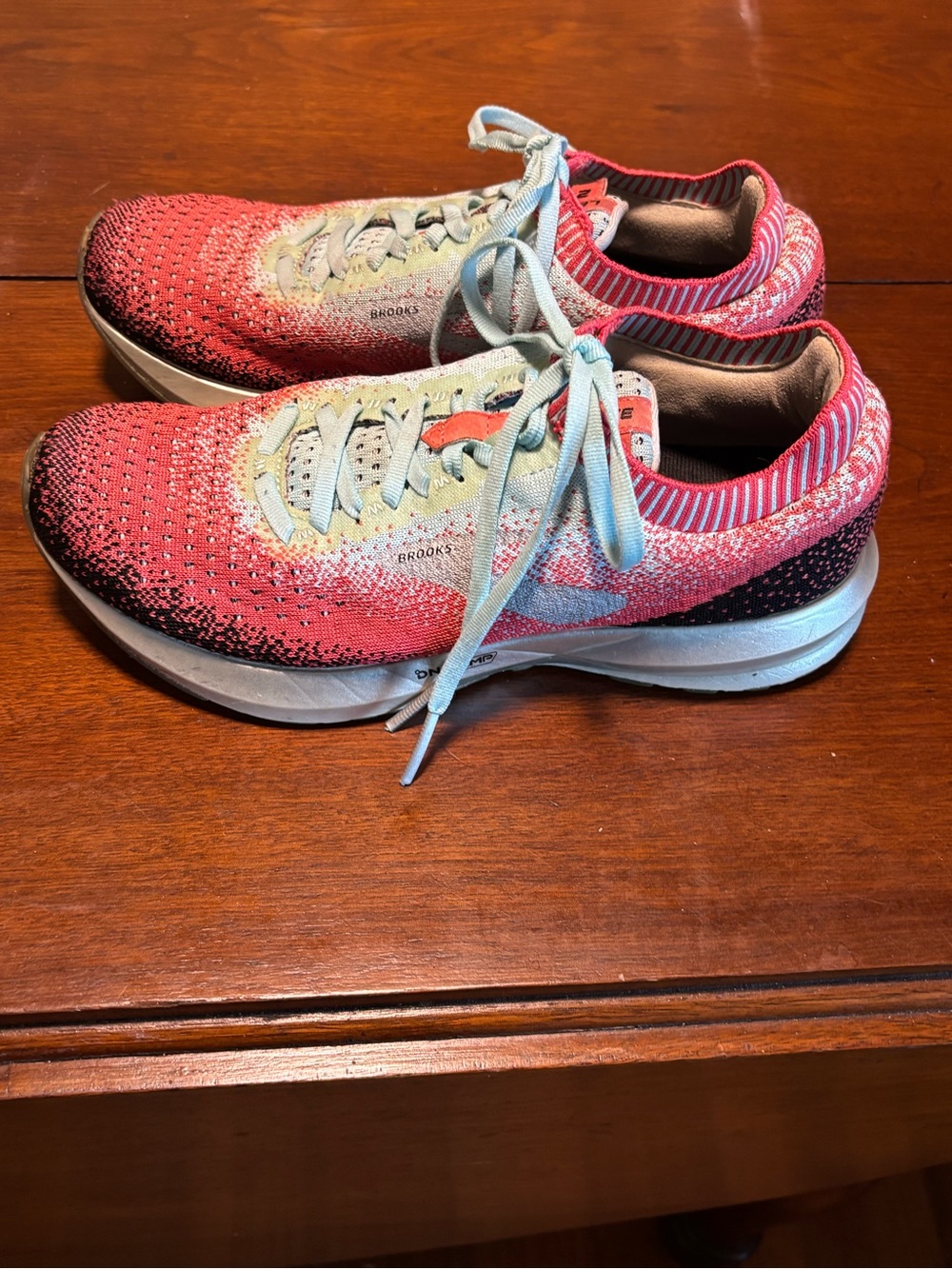 Size 7.5 - Brooks Levitate 2 Black/Blue/Coral - Picture 3 of 11